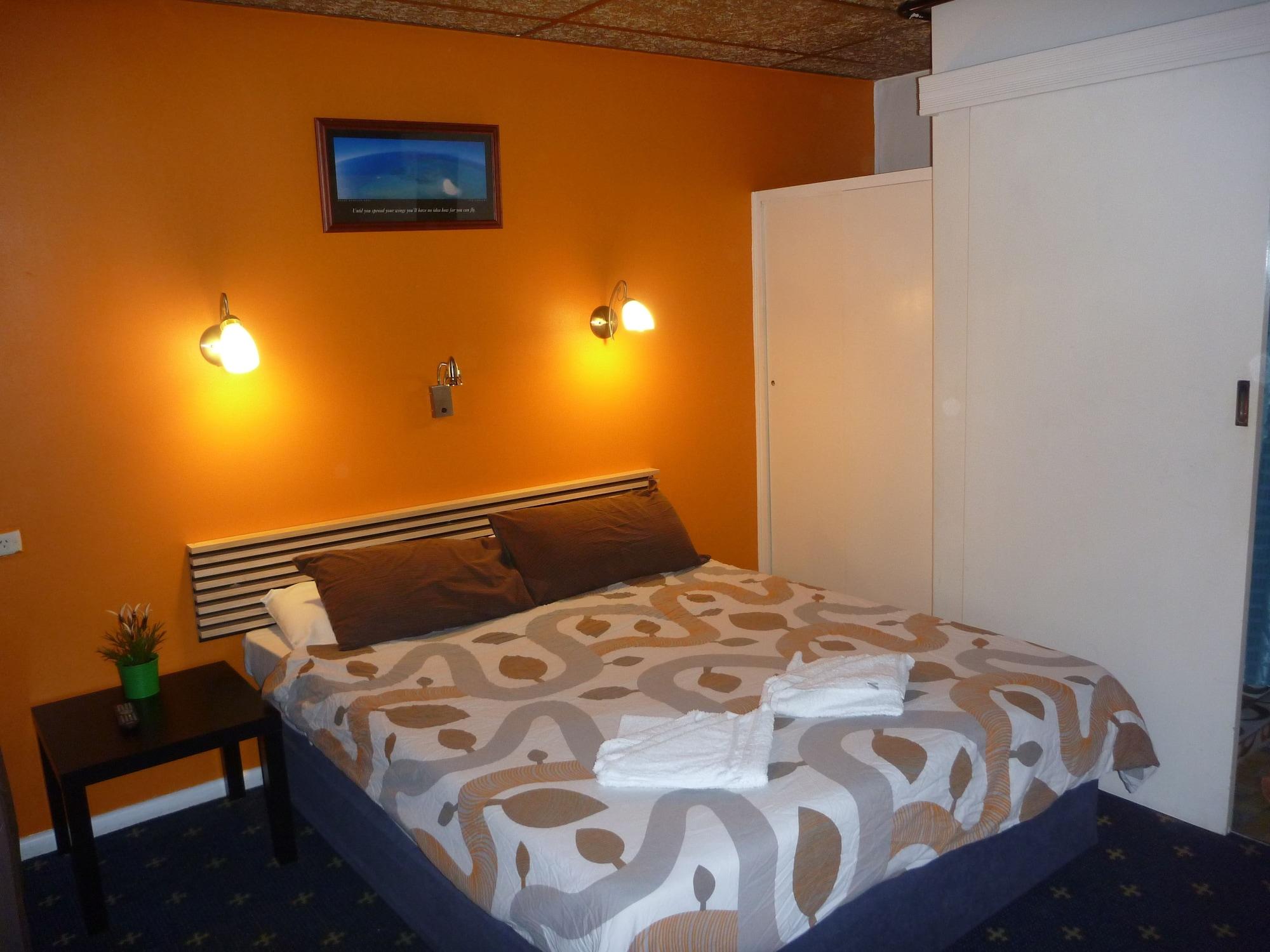 Adelaide Travellers Inn Backpackers Hostel Екстер'єр фото