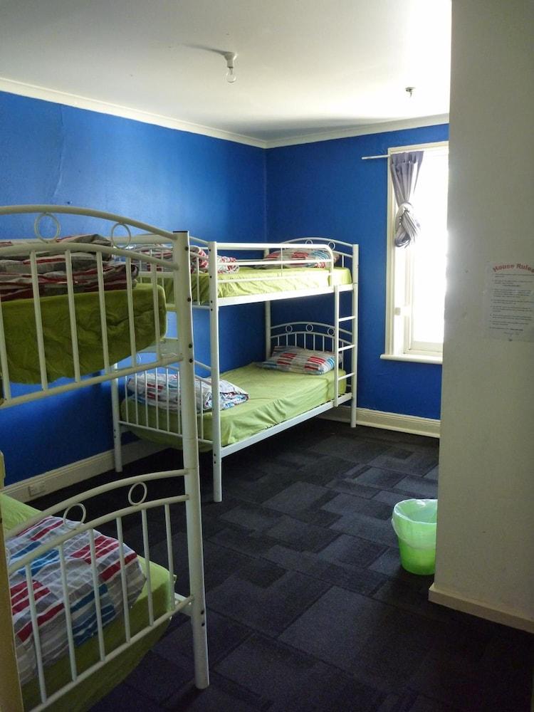 Adelaide Travellers Inn Backpackers Hostel Екстер'єр фото