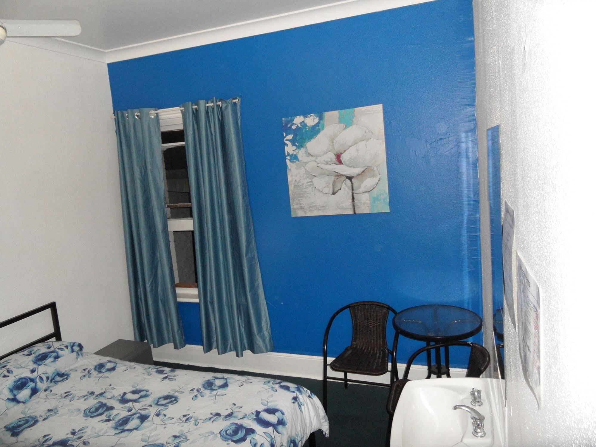 Adelaide Travellers Inn Backpackers Hostel Екстер'єр фото