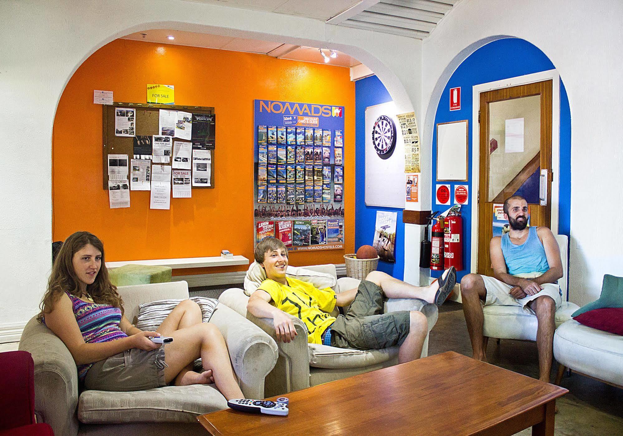 Adelaide Travellers Inn Backpackers Hostel Екстер'єр фото